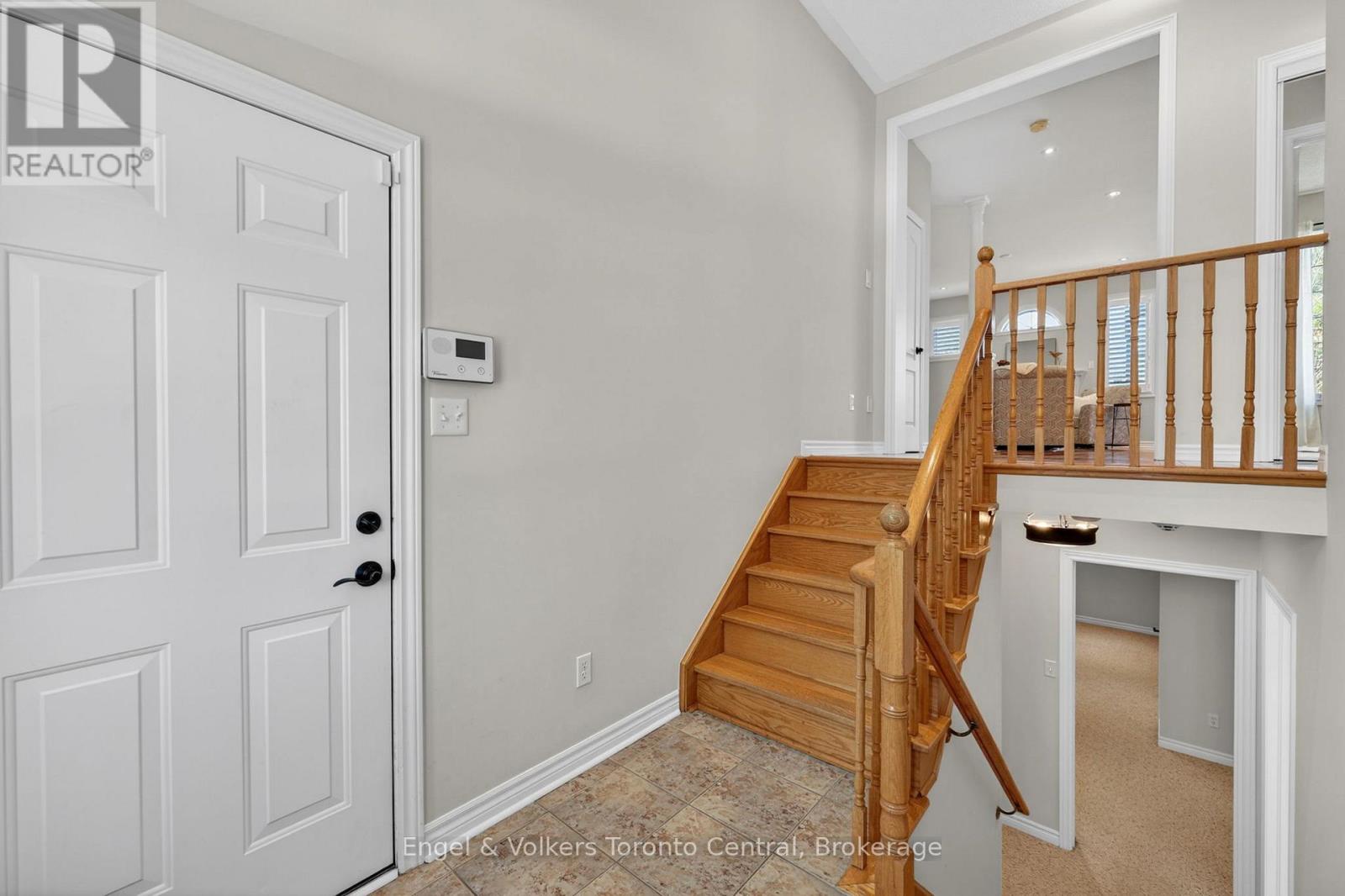 48 ORIOLE CRESCENT - 6