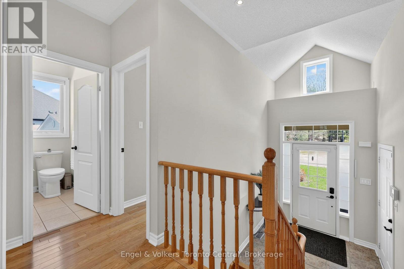 48 ORIOLE CRESCENT - 7