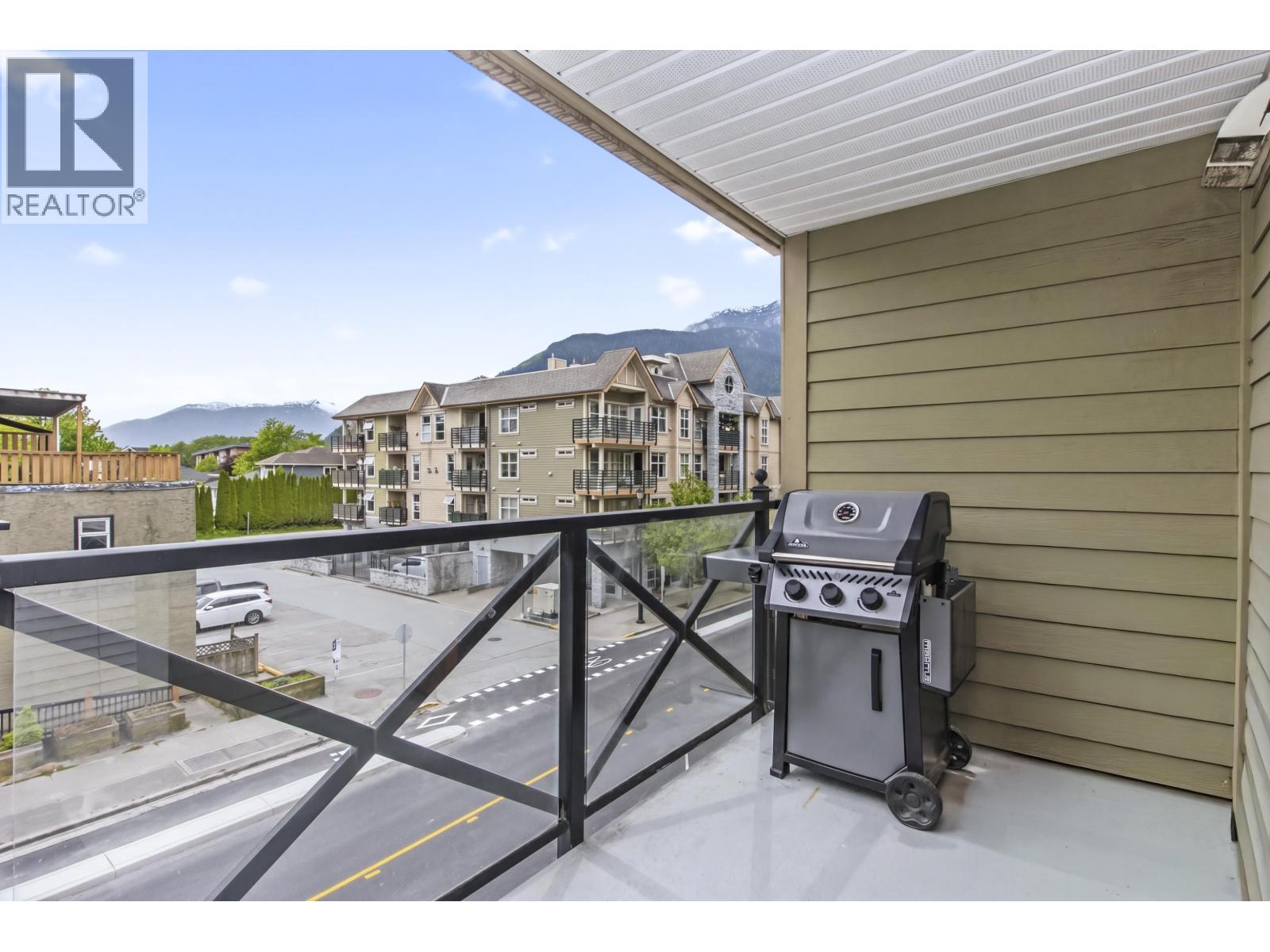 203 38003 SECOND AVENUE, Squamish