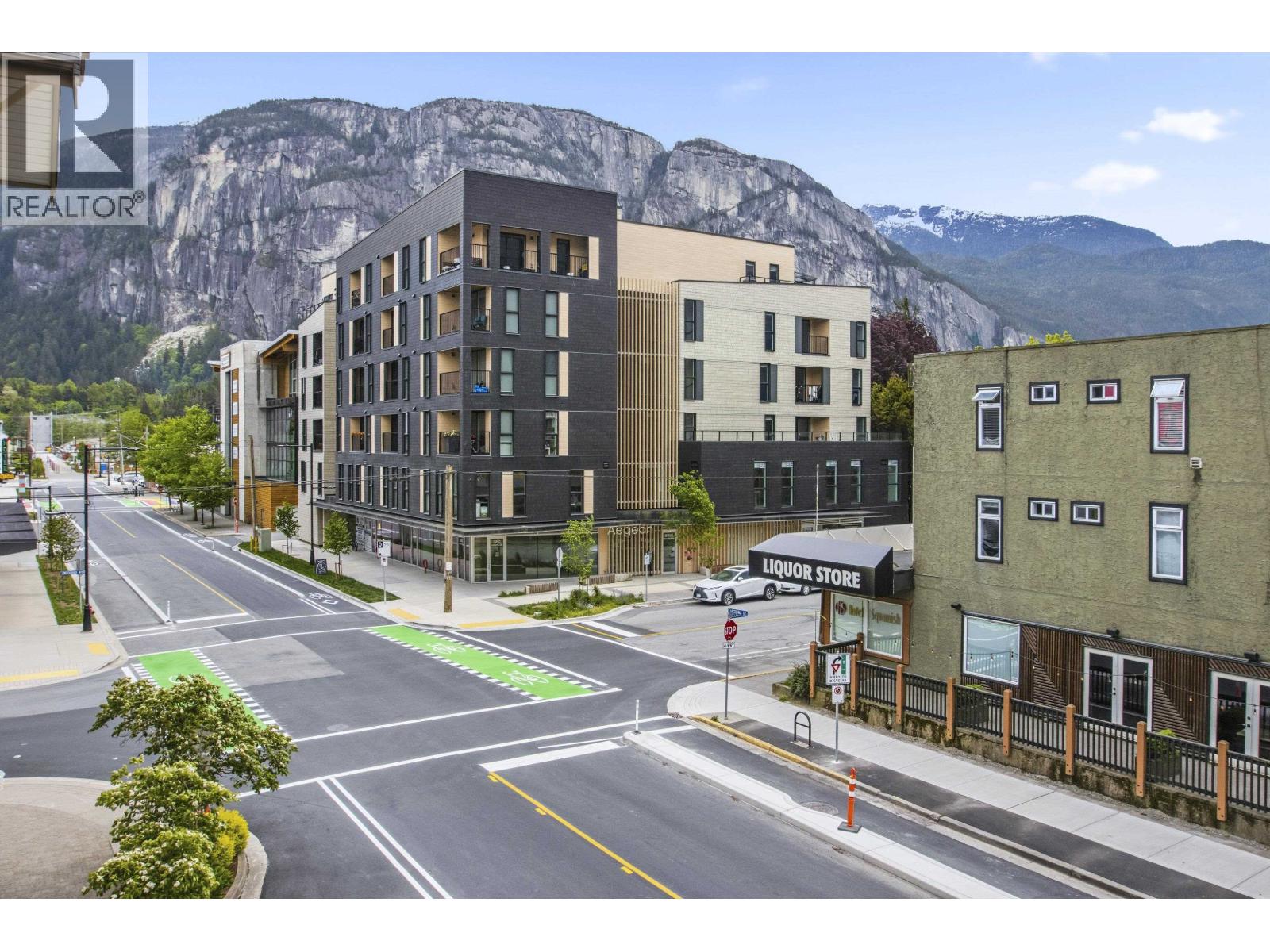 203 38003 SECOND AVENUE, Squamish