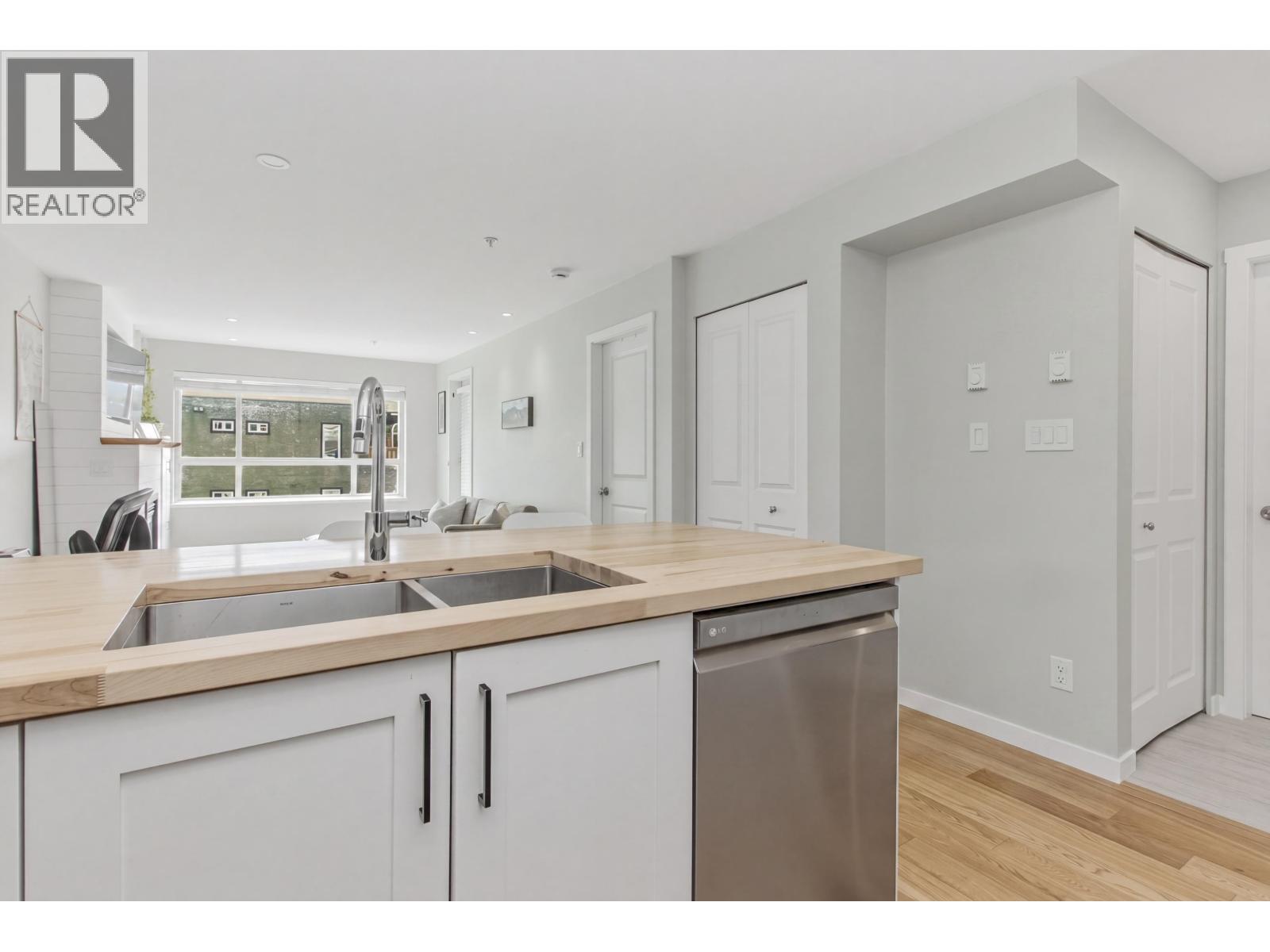 203 38003 SECOND AVENUE, Squamish