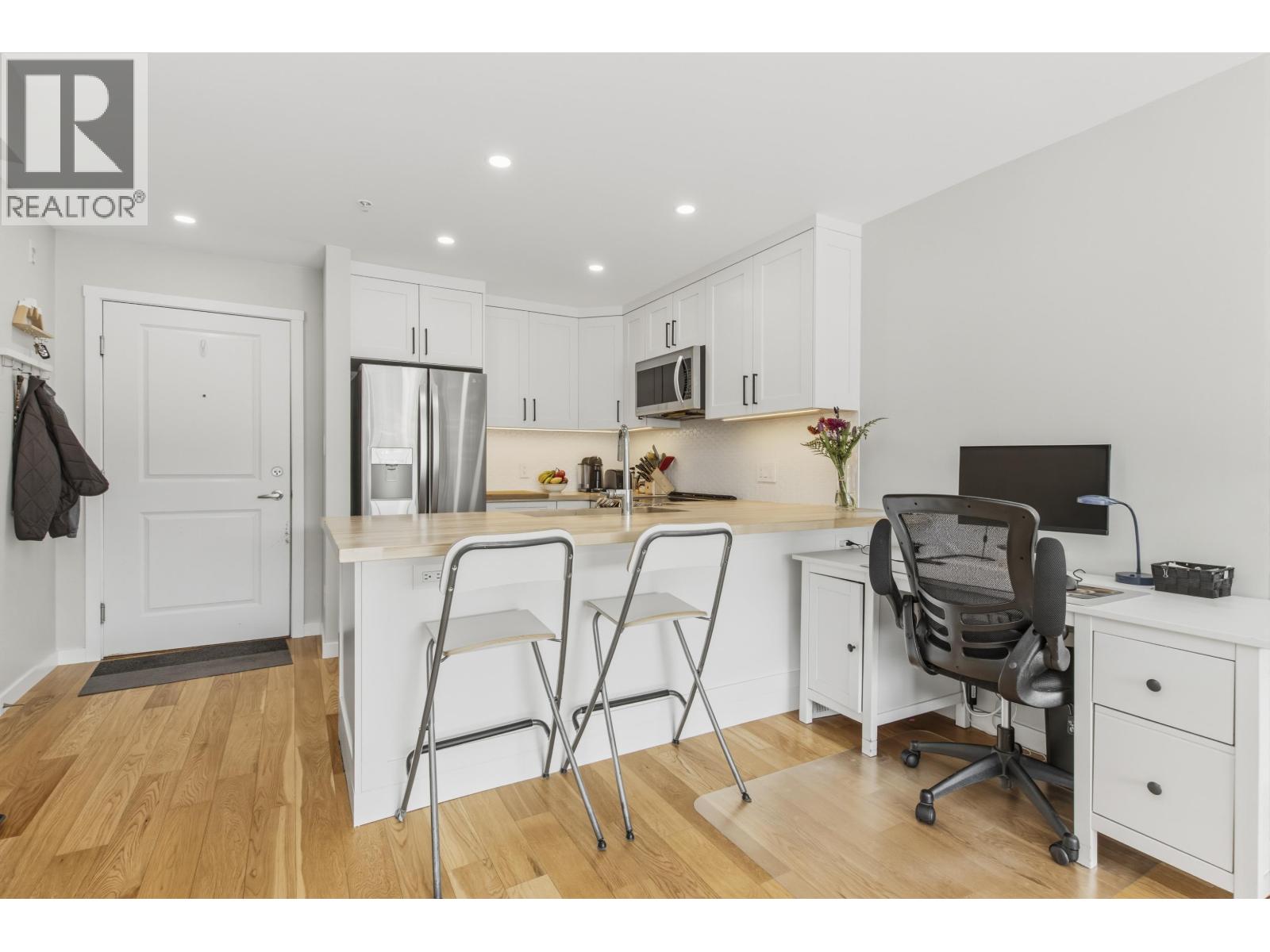 203 38003 SECOND AVENUE, Squamish