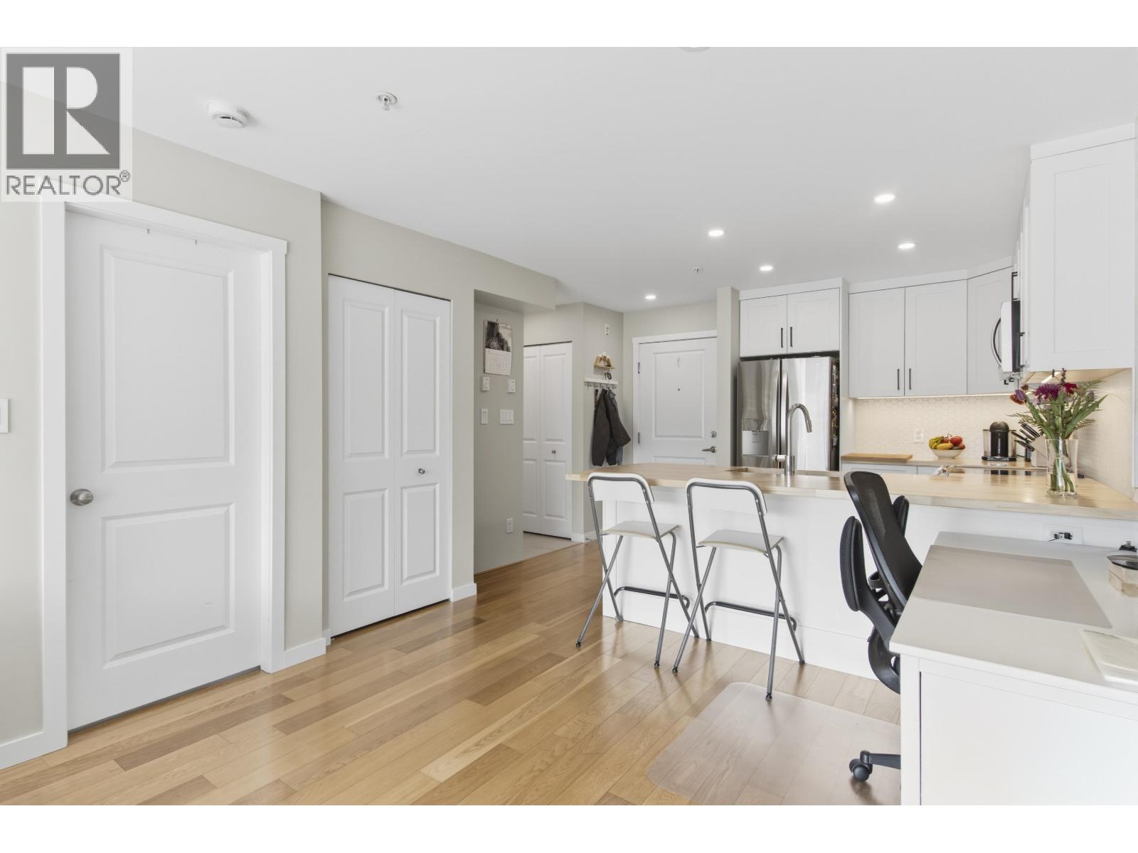 203 38003 SECOND AVENUE, Squamish