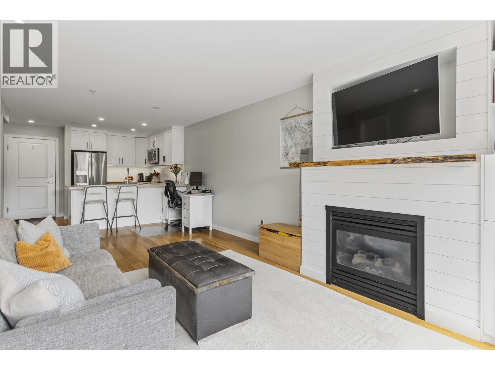 203 38003 SECOND AVENUE, Squamish