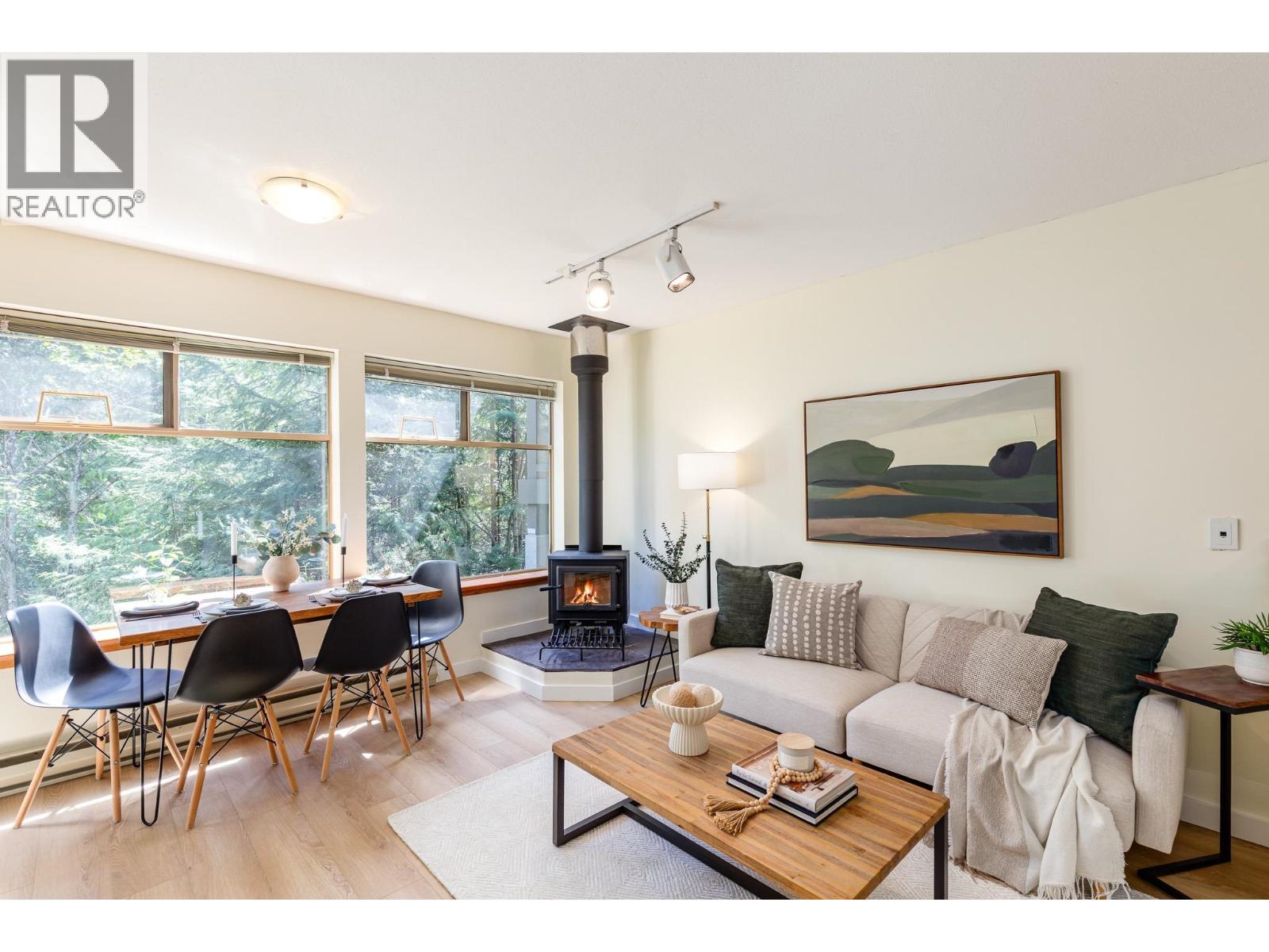 301 3050 HILLCREST DRIVE, Whistler