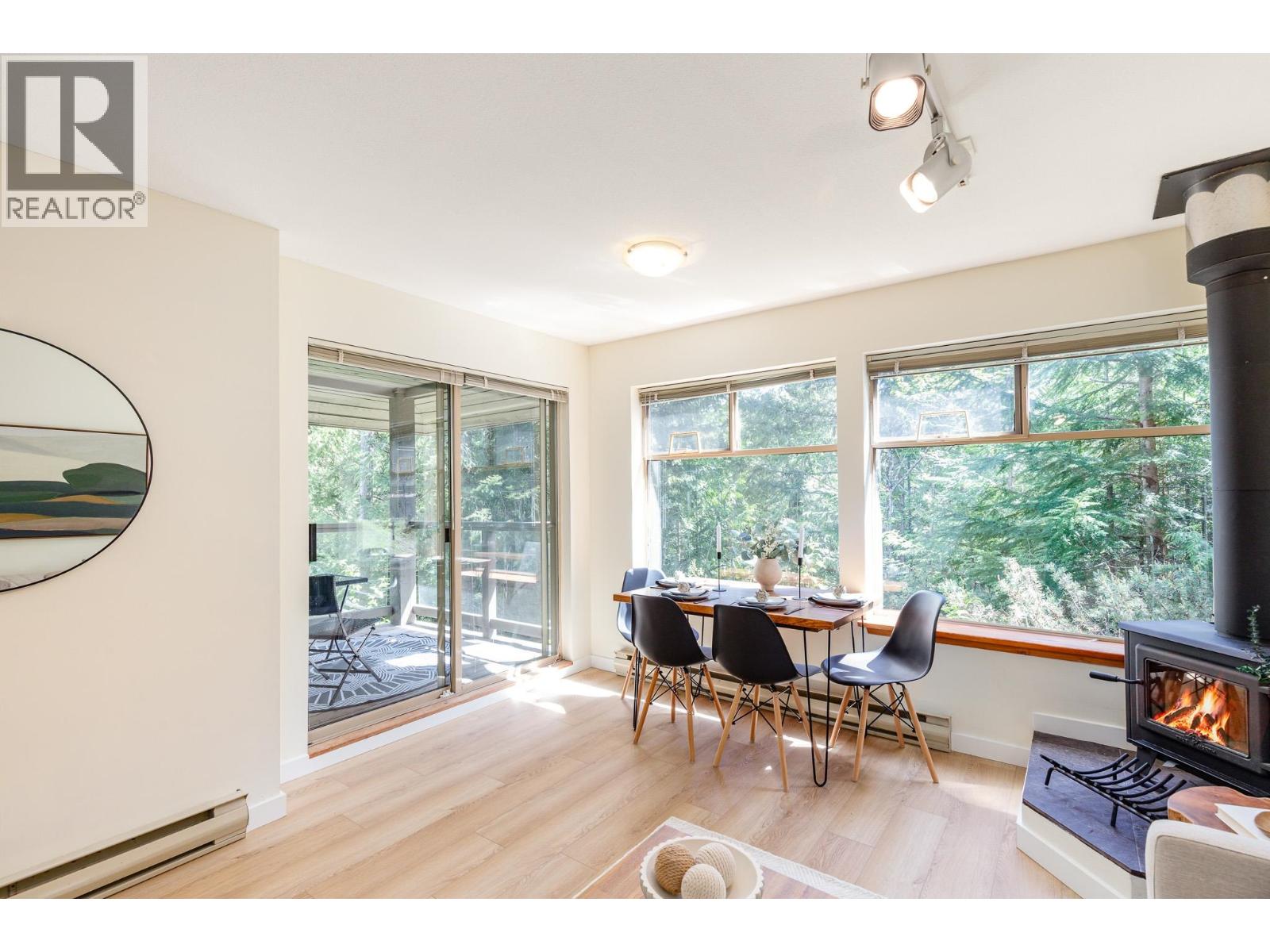 301 3050 HILLCREST DRIVE, Whistler