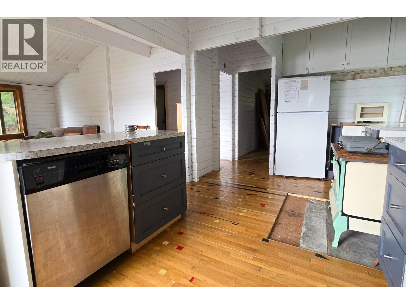 715 BOWEN VIEW ROAD, Gambier Island