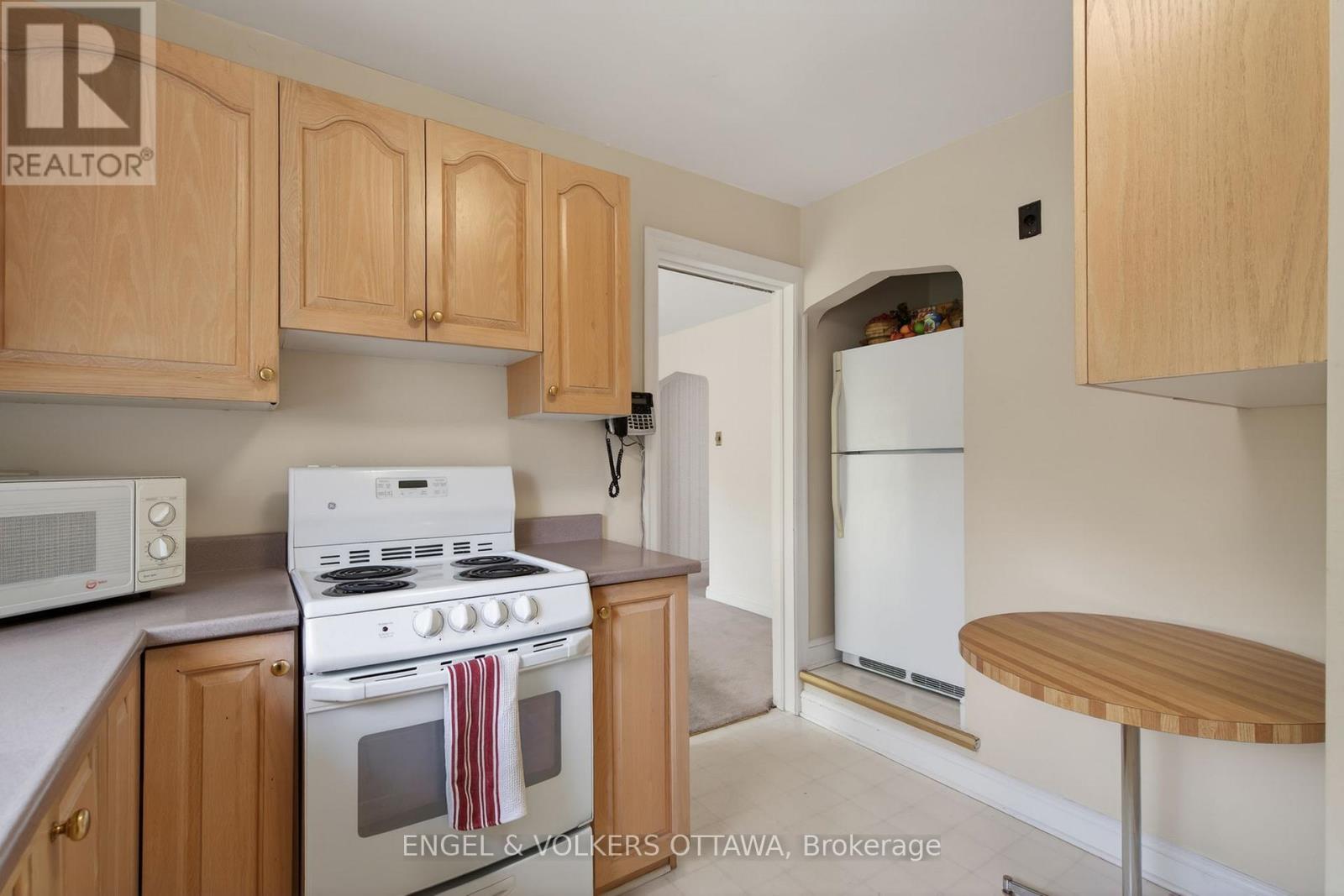 1442 CAVENDISH ROAD - 12