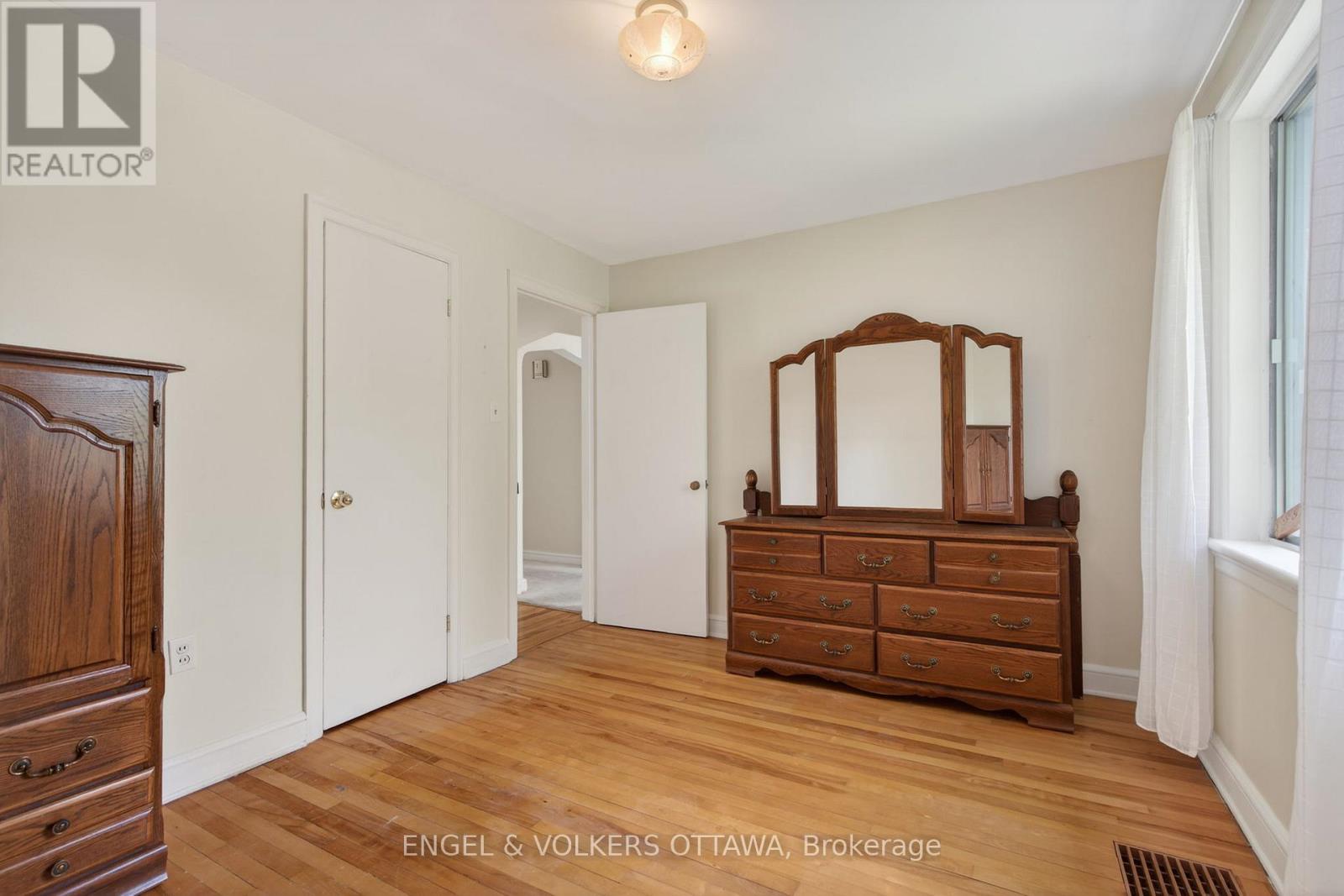1442 CAVENDISH ROAD - 15