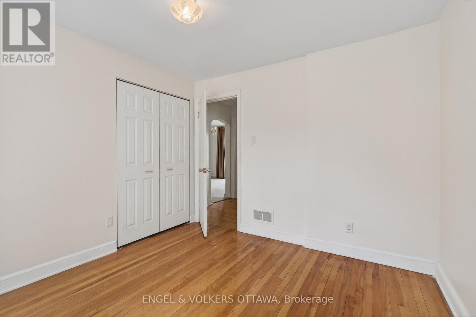1442 CAVENDISH ROAD - 17
