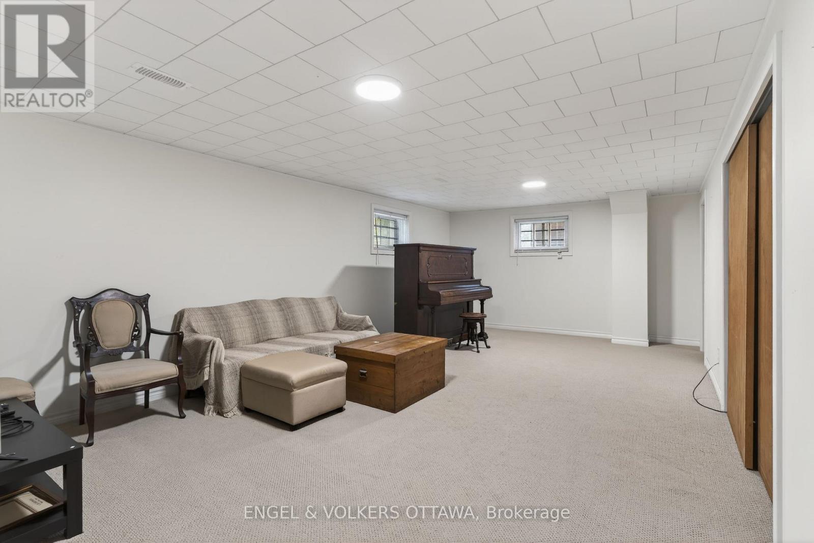 1442 CAVENDISH ROAD - 19