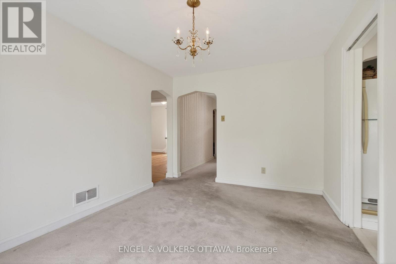 1442 CAVENDISH ROAD - 8