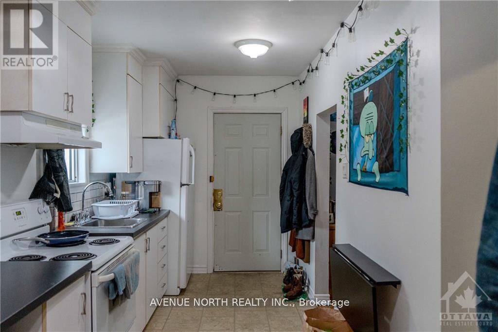 216 HANNAH STREET - 13