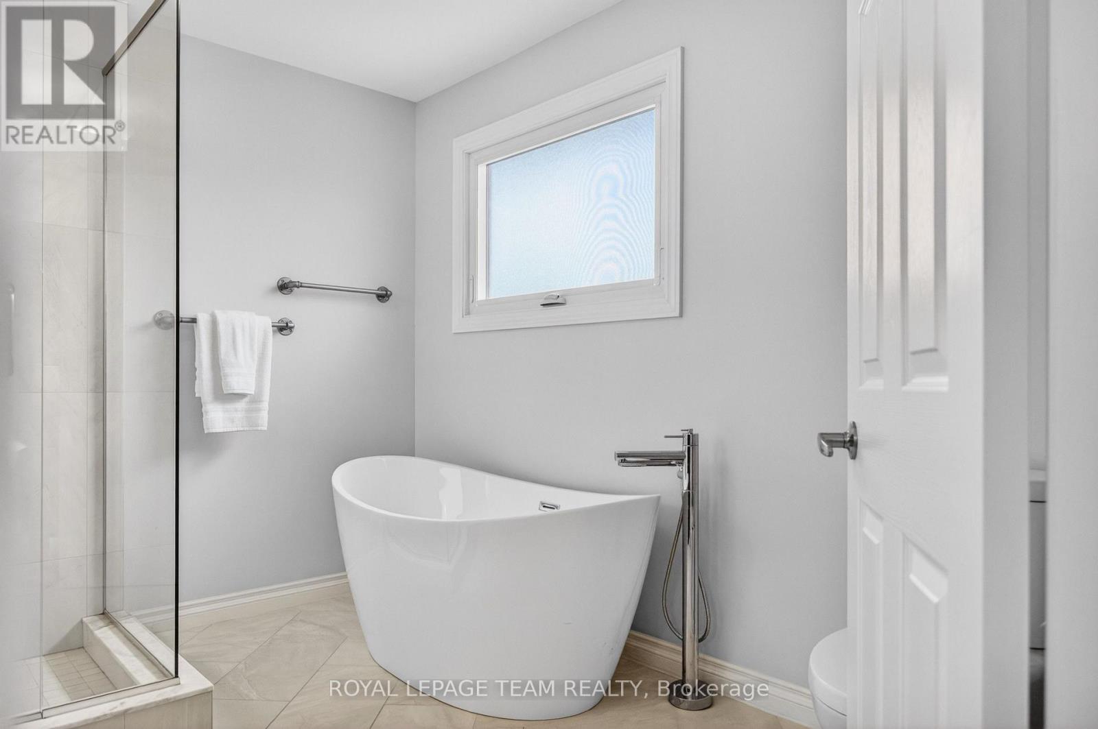 29 MATTAWA CRESCENT - 32