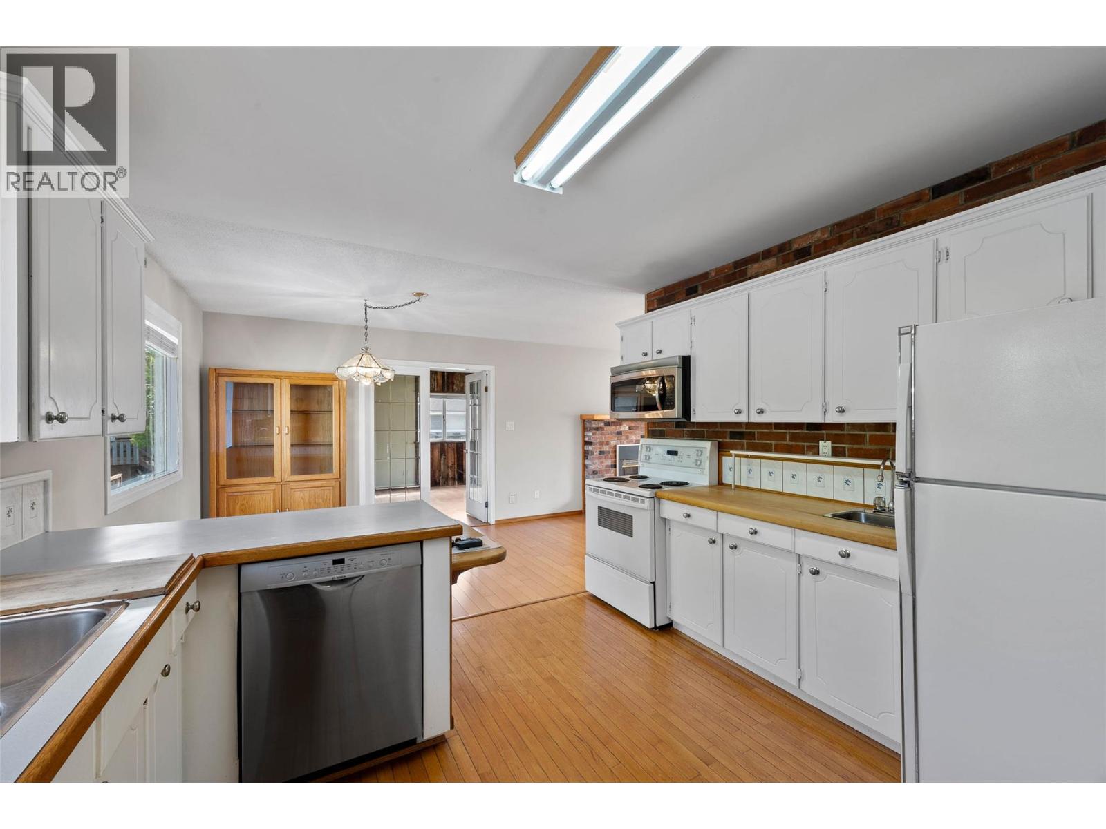 594 Brentwood Avenue - 11