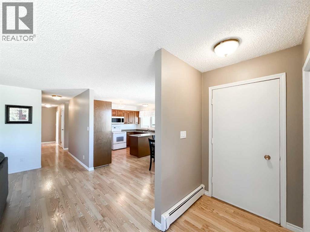107 4 Avenue SW - 4