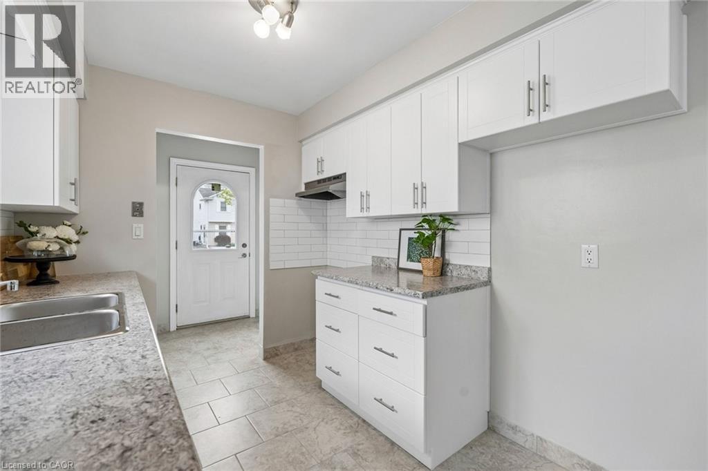 31 MAYFAIR Drive, Welland, Ontario, L3C7A2 — Photo 14
