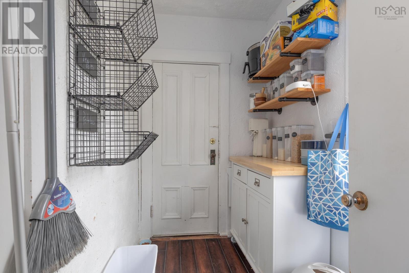 22 Baker Street - 16