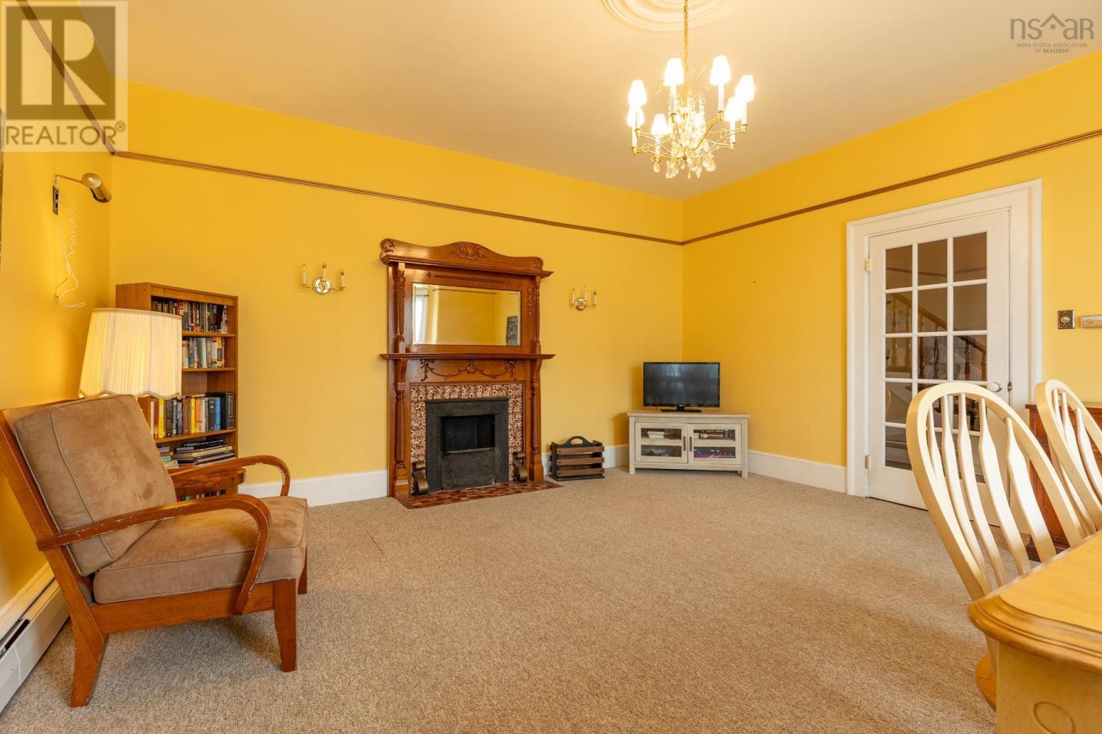 22 Baker Street - 6