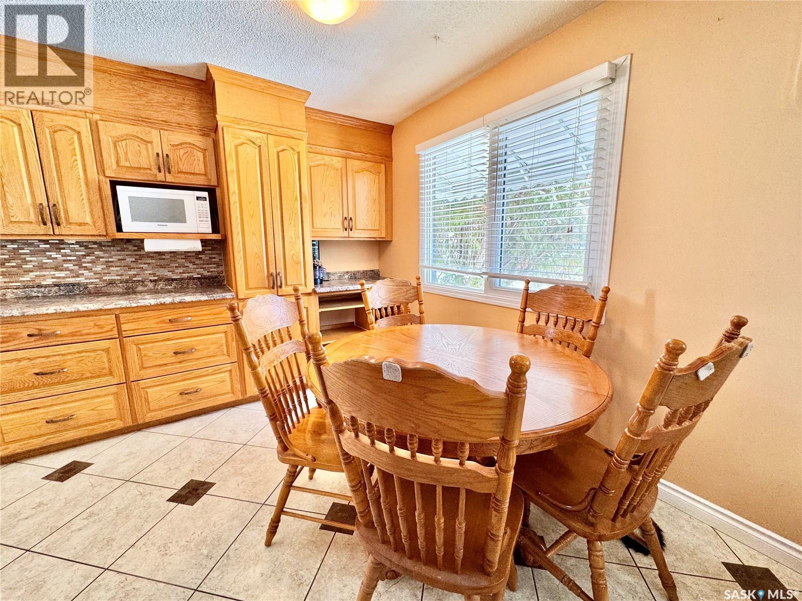 586 Laurier DRIVE - 4