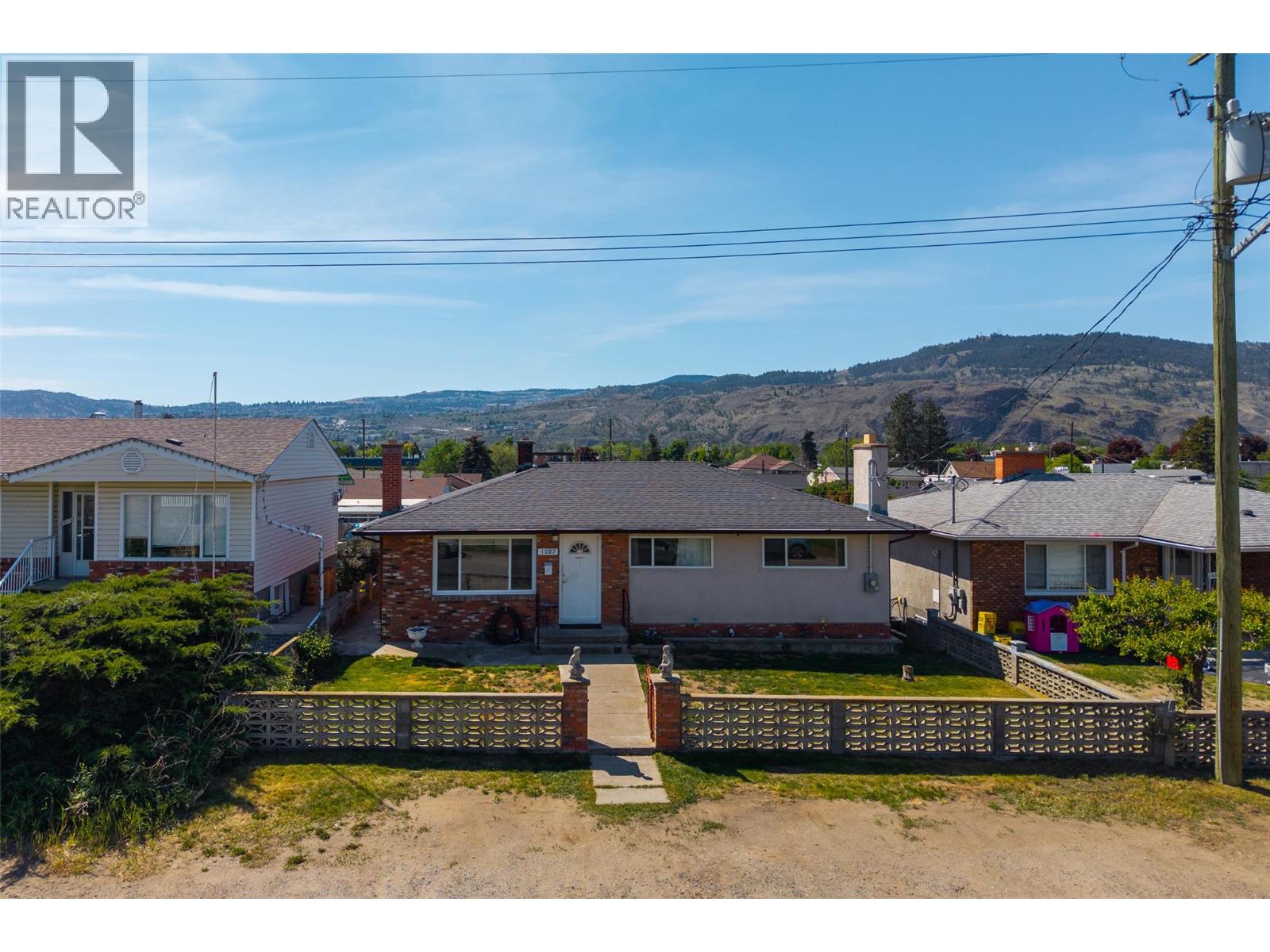 1027 Moncton Avenue - 1