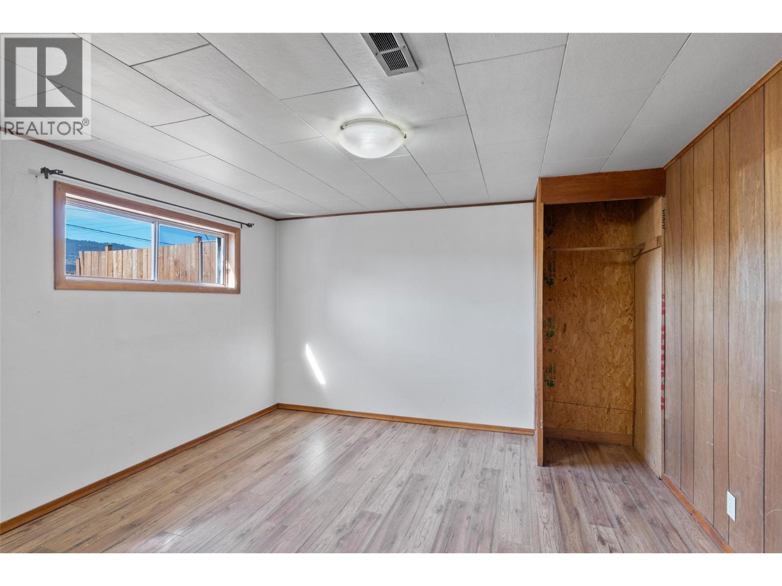 1027 Moncton Avenue - 27