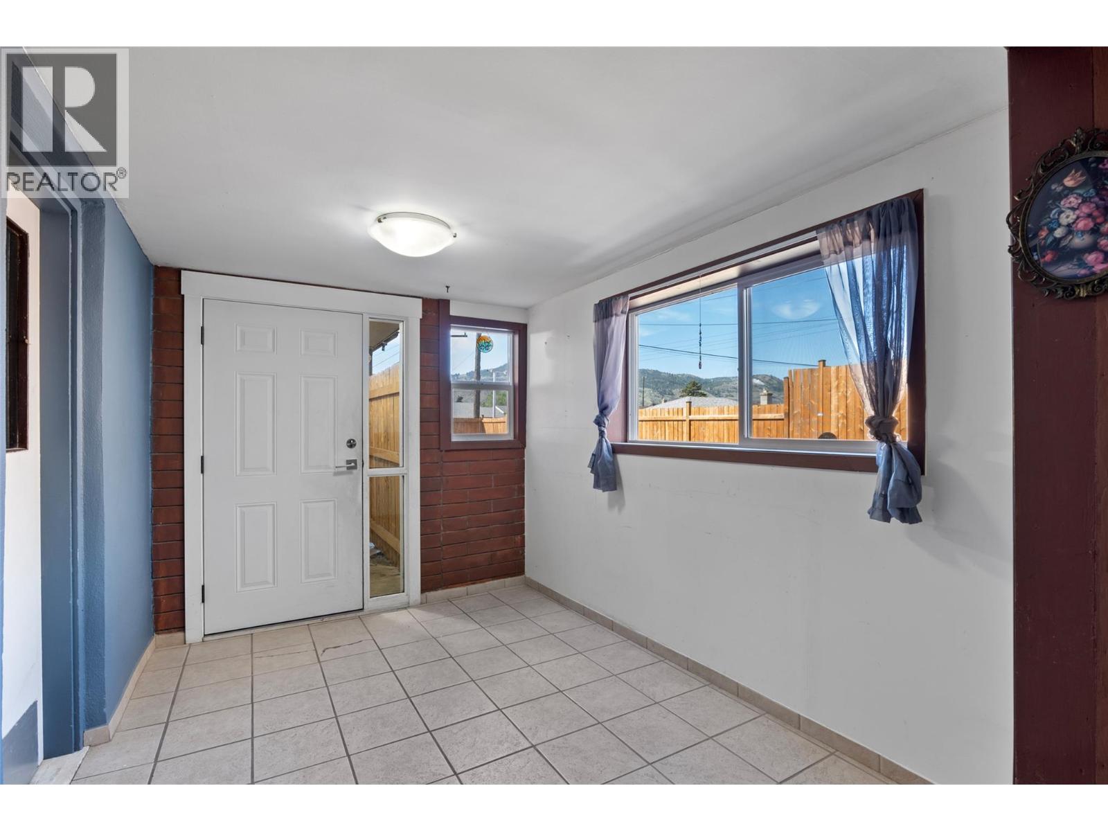 1027 Moncton Avenue - 29
