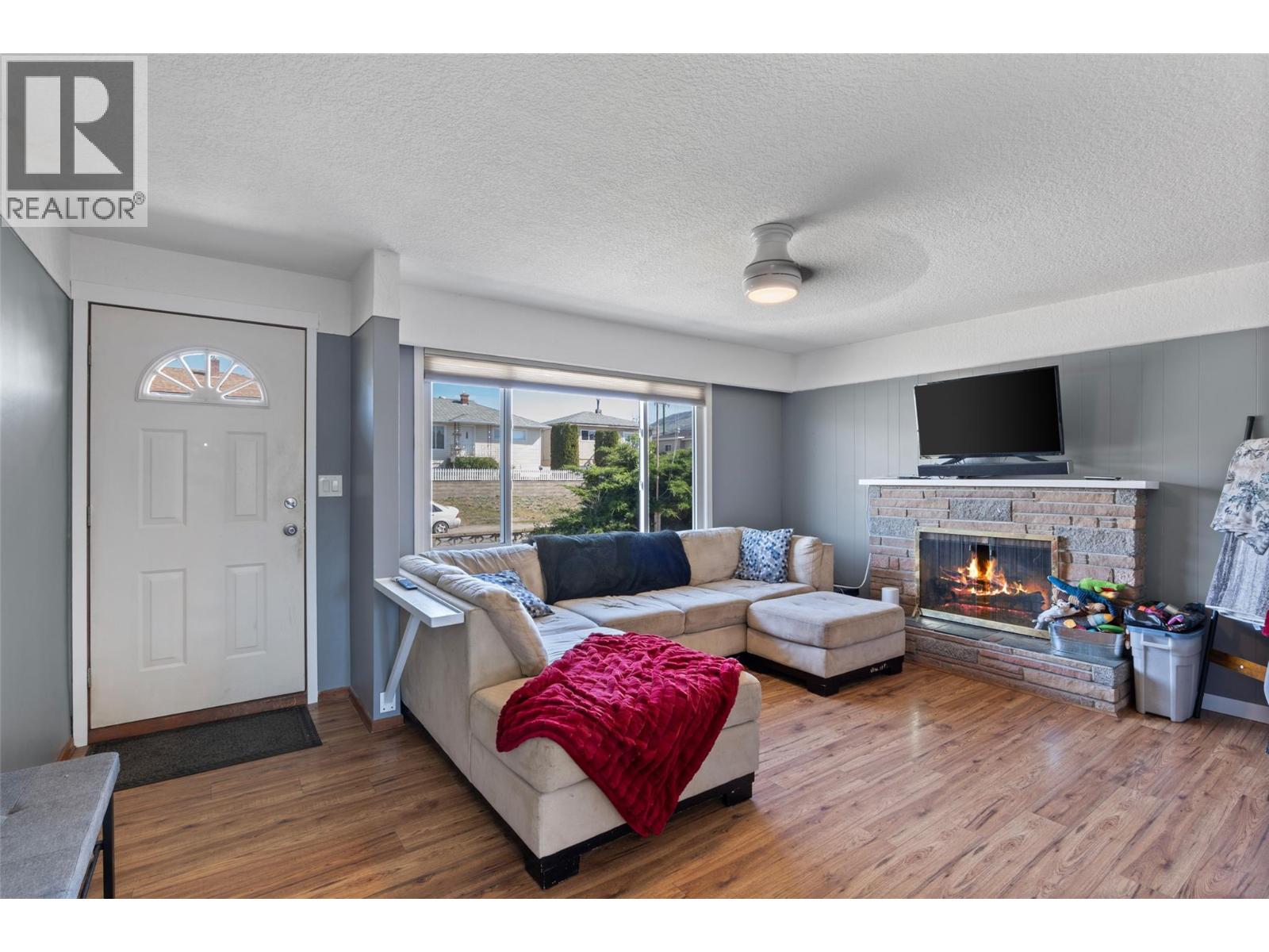 1027 Moncton Avenue - 6
