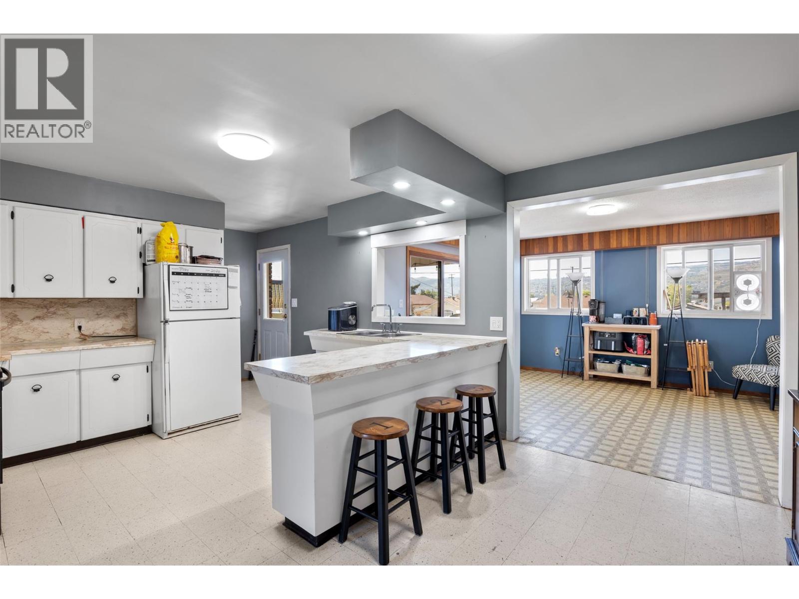 1027 Moncton Avenue - 9
