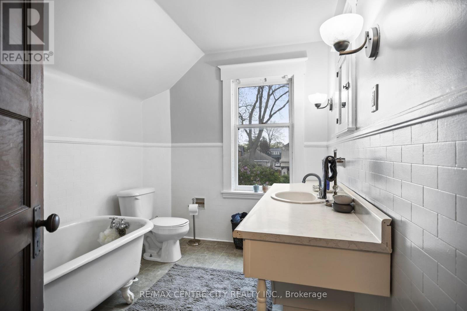 21 ERIE STREET - 15