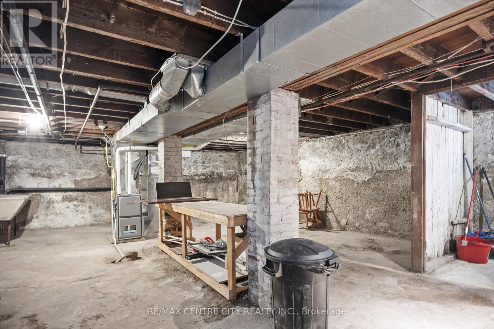 21 ERIE STREET - 19