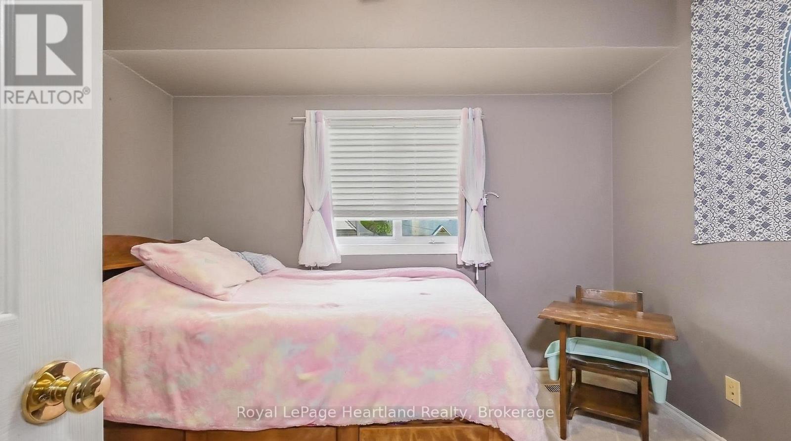 49 WELLINGTON STREET W - 18