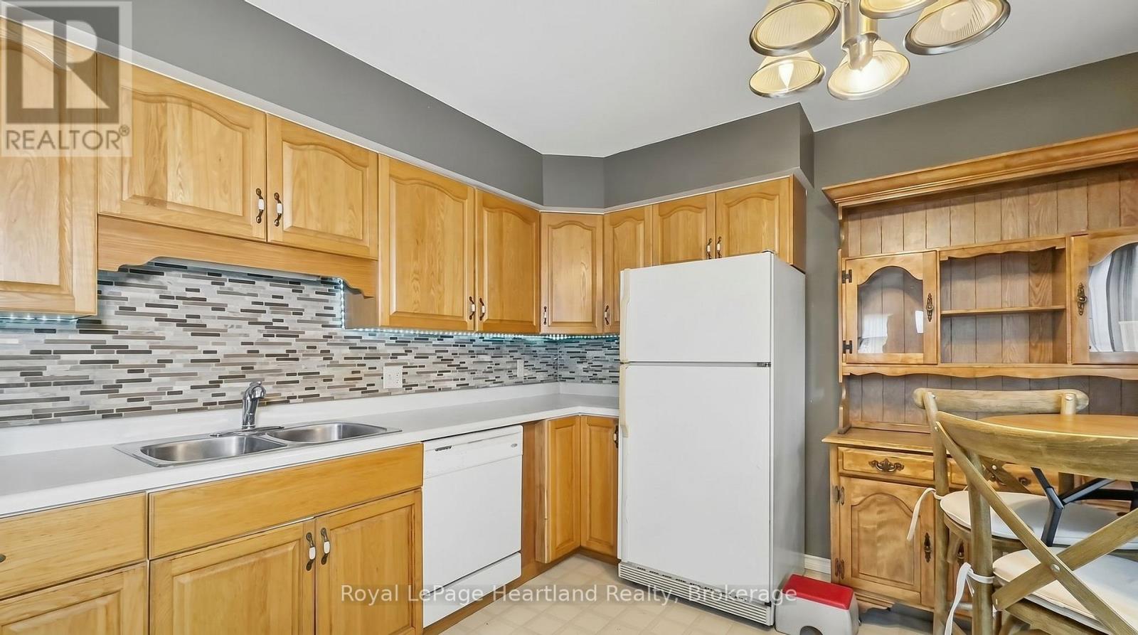 49 WELLINGTON STREET W - 7