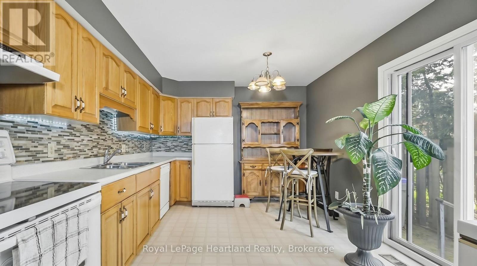 49 WELLINGTON STREET W - 4