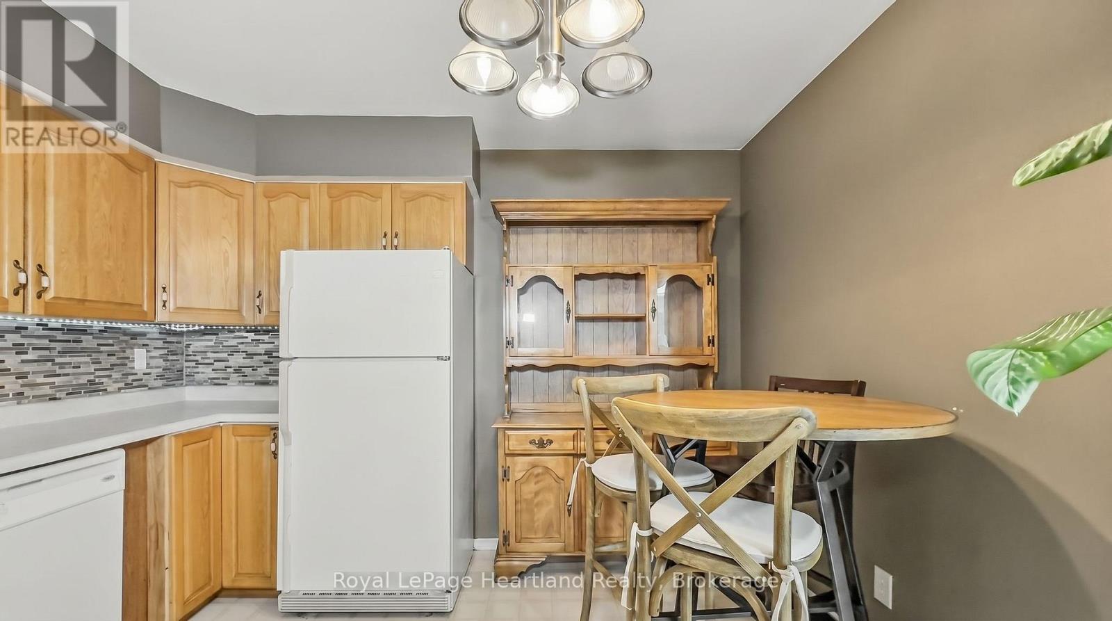 49 WELLINGTON STREET W - 5
