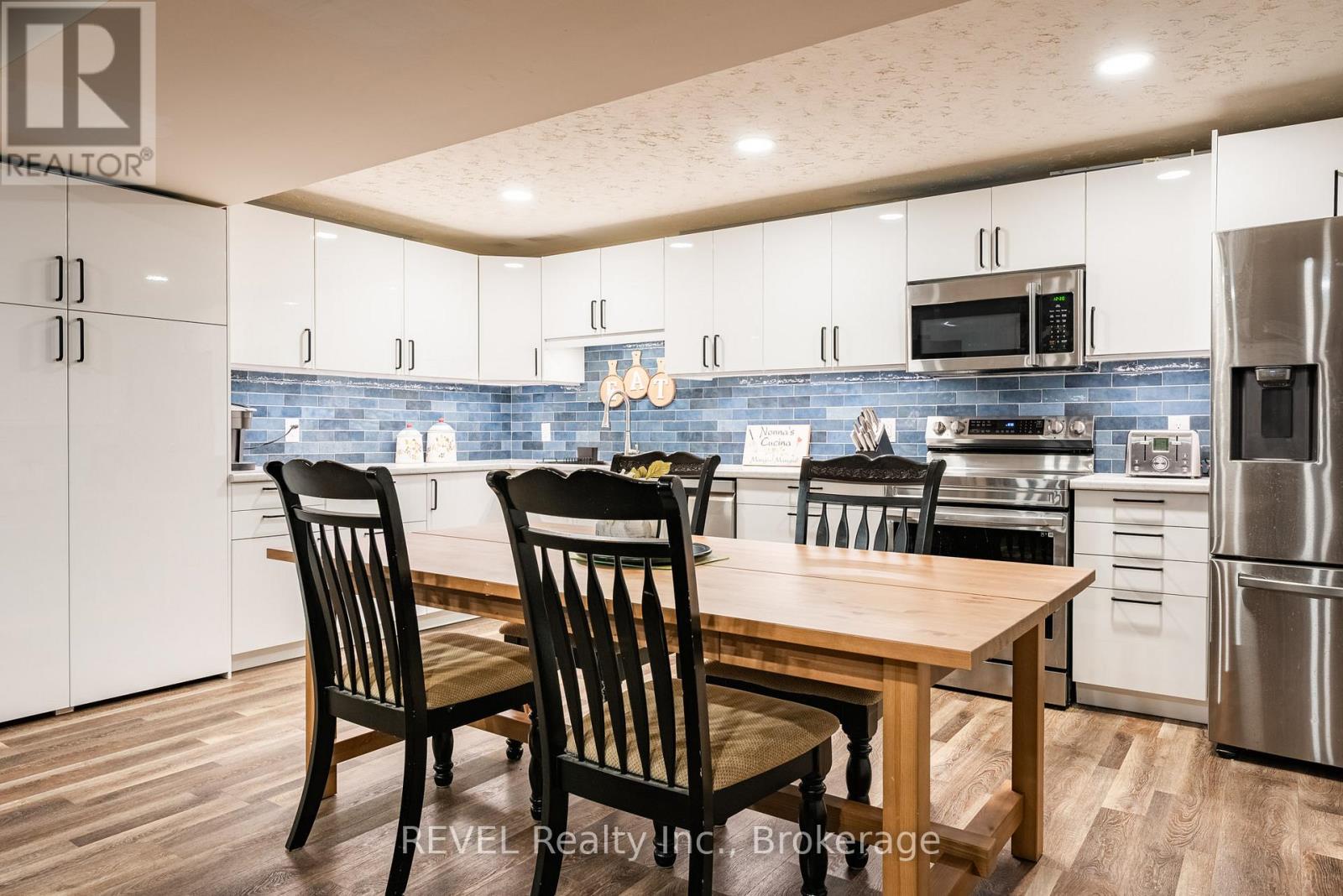 9 AMBERWOOD COURT - 24