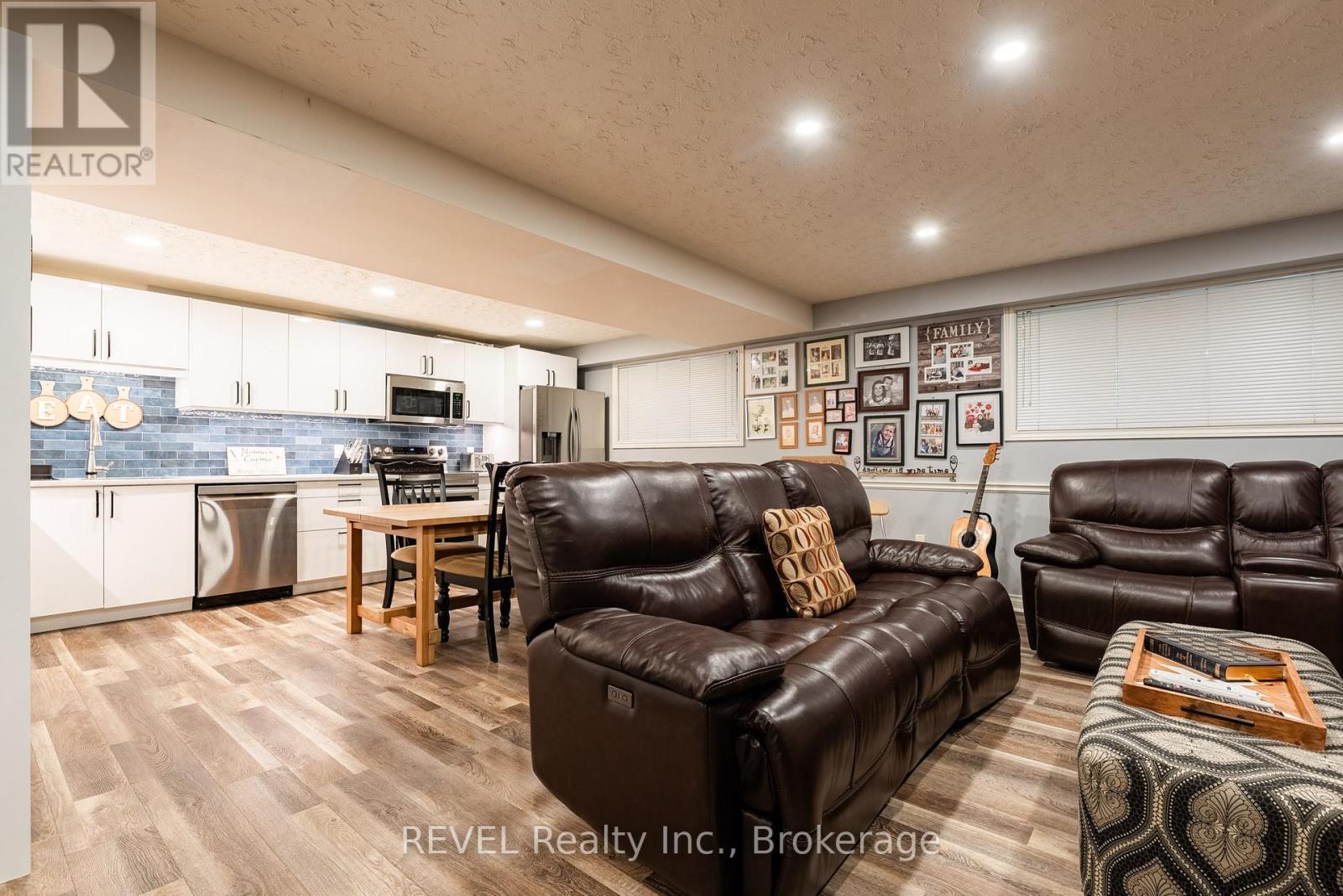 9 AMBERWOOD COURT - 25
