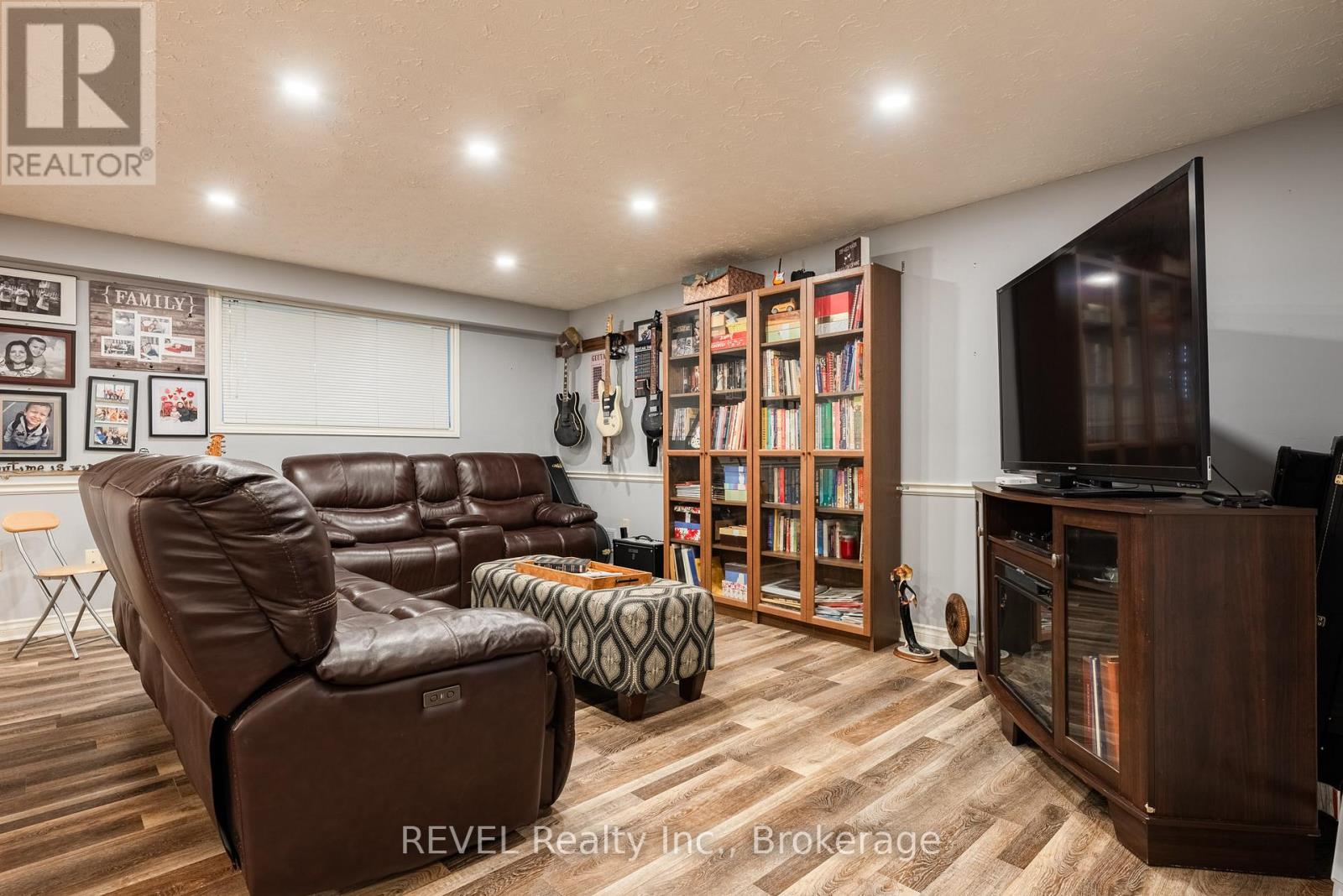 9 AMBERWOOD COURT - 26