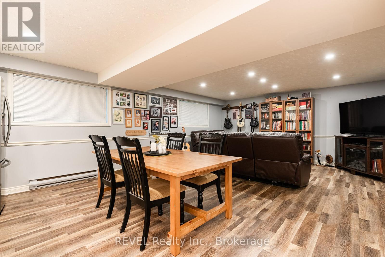 9 AMBERWOOD COURT - 27
