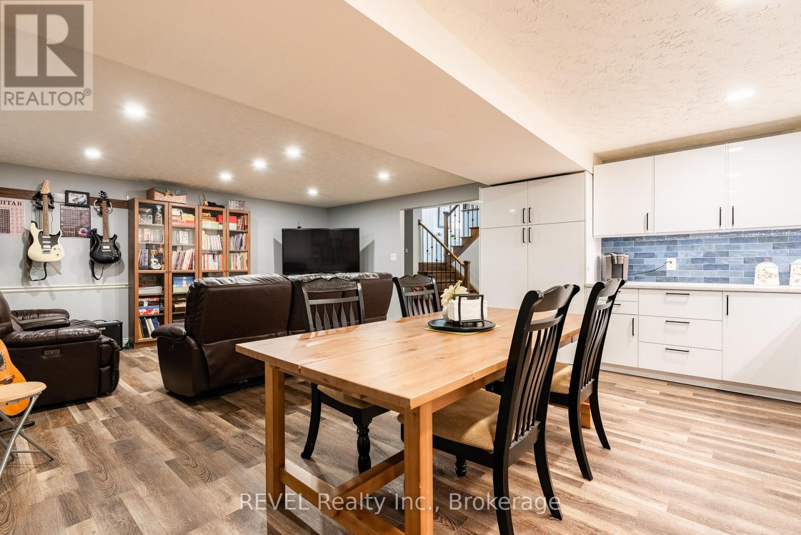 9 AMBERWOOD COURT - 28