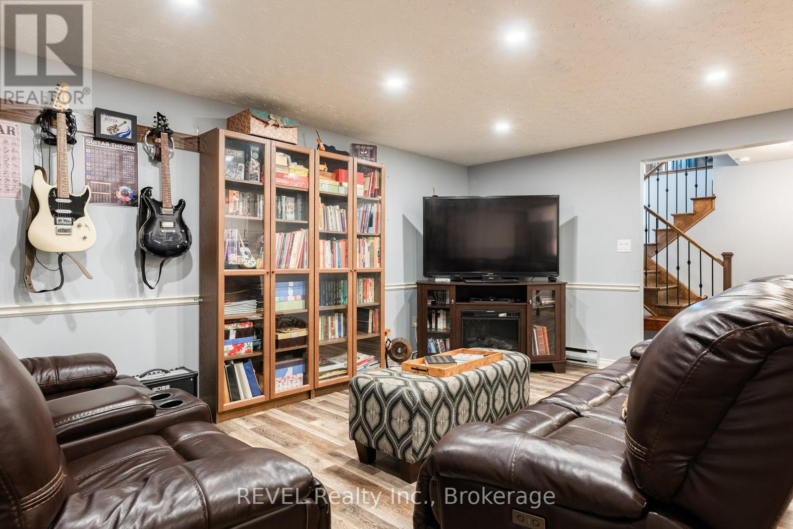 9 AMBERWOOD COURT - 29