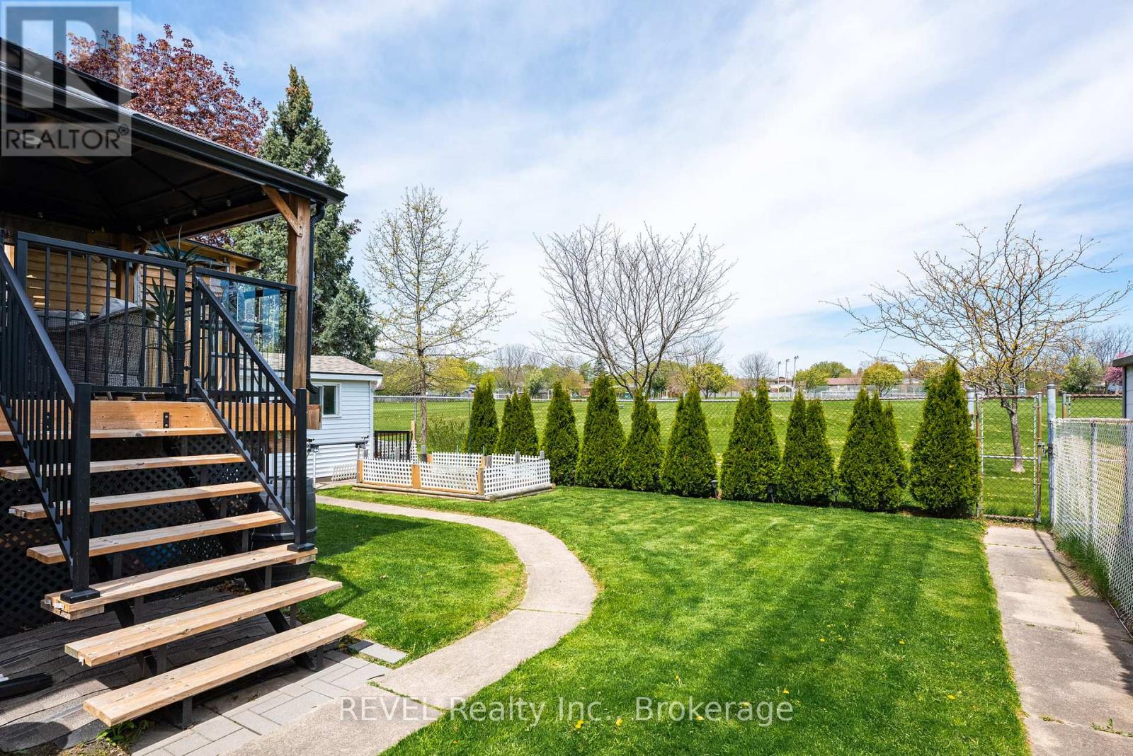 9 AMBERWOOD COURT - 38