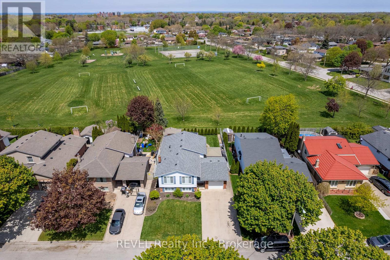 9 AMBERWOOD COURT - 40