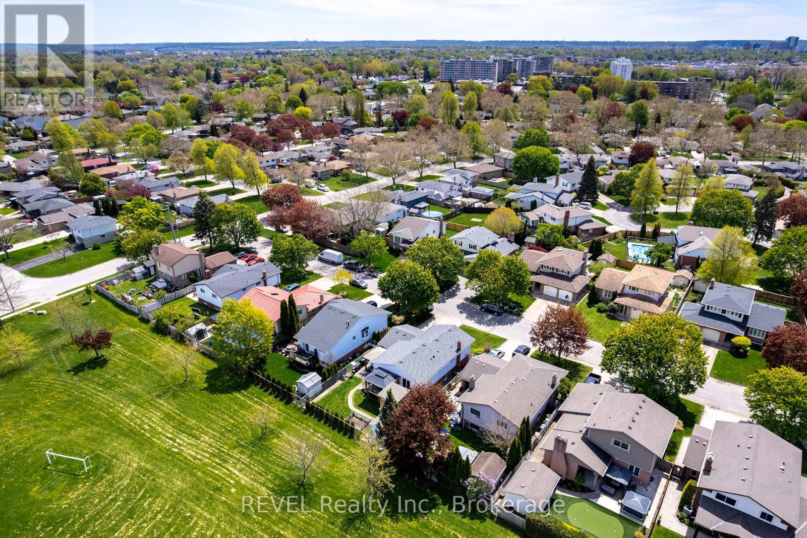 9 AMBERWOOD COURT - 41