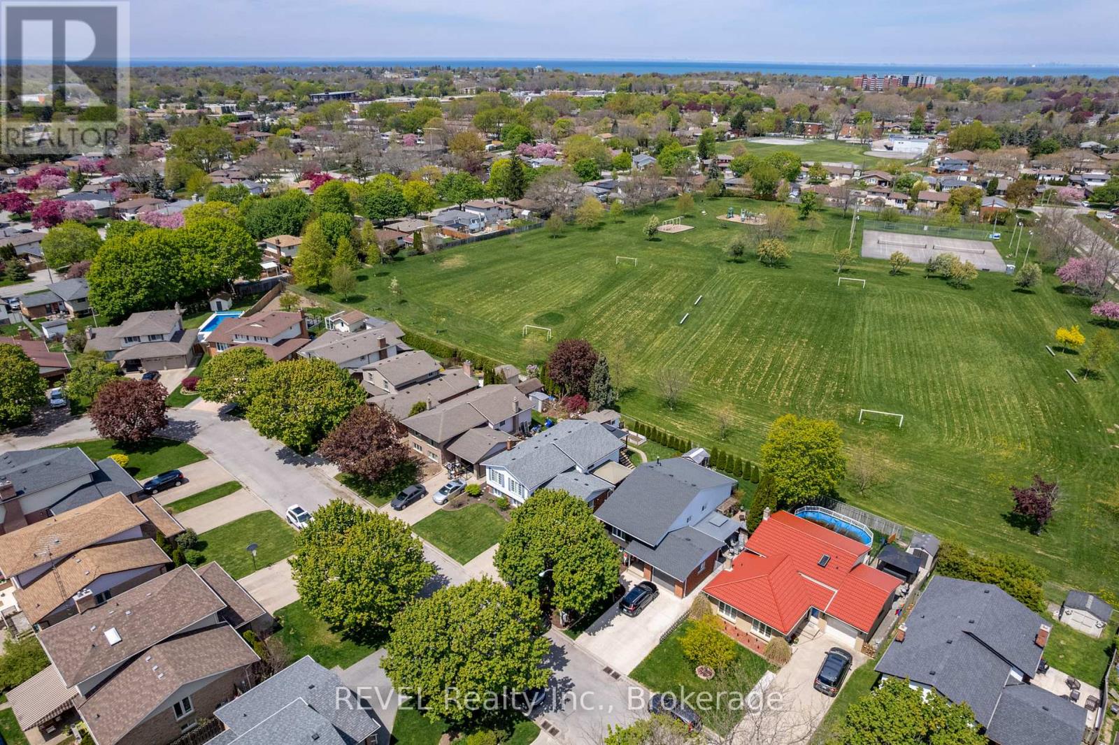 9 AMBERWOOD COURT - 42