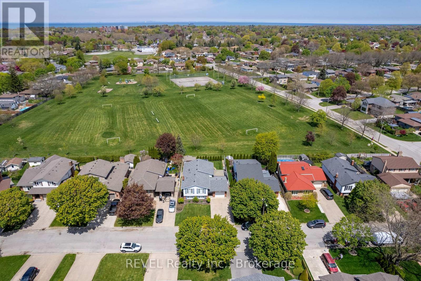 9 AMBERWOOD COURT - 43