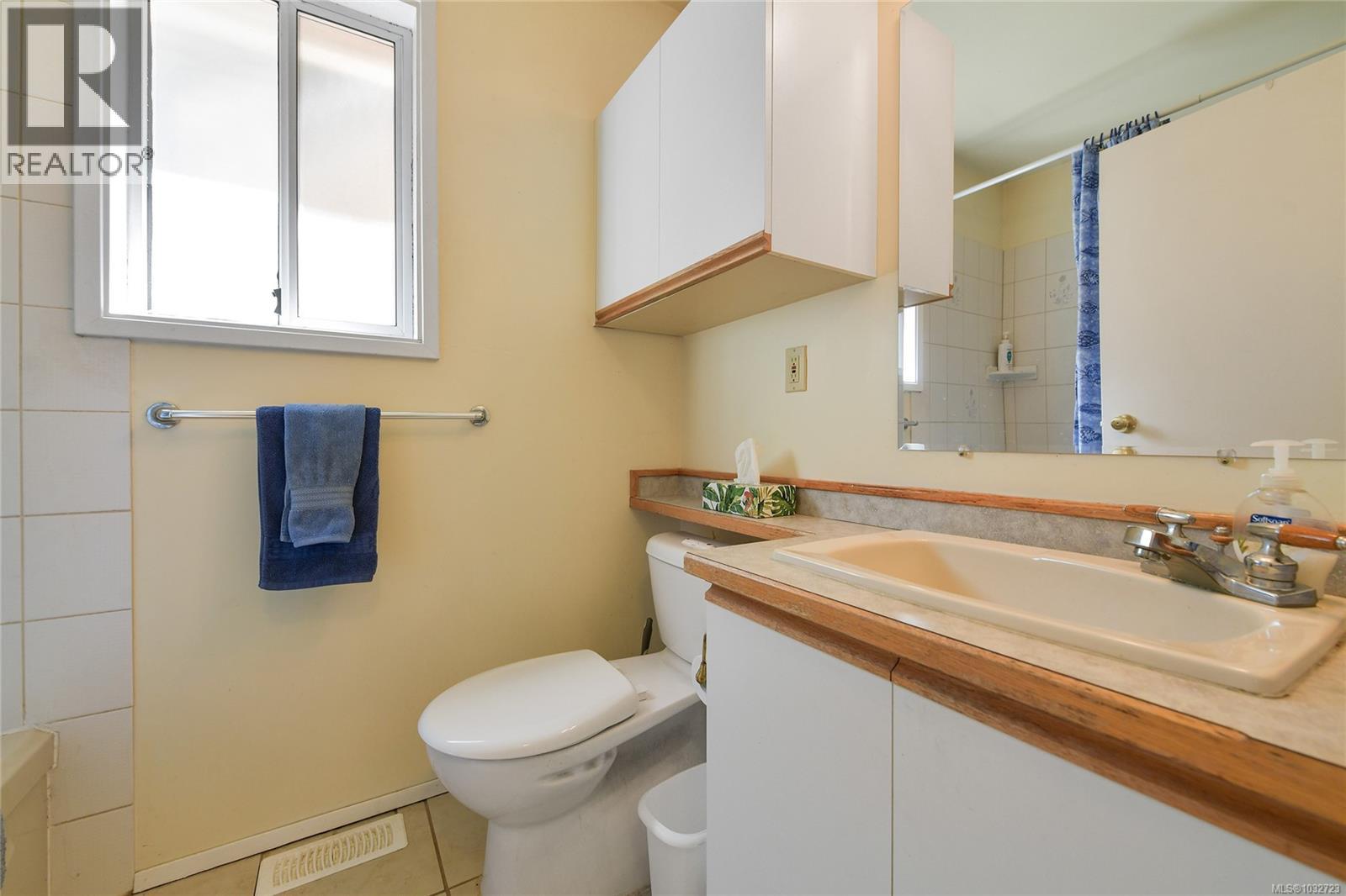552 Club Cres - 25