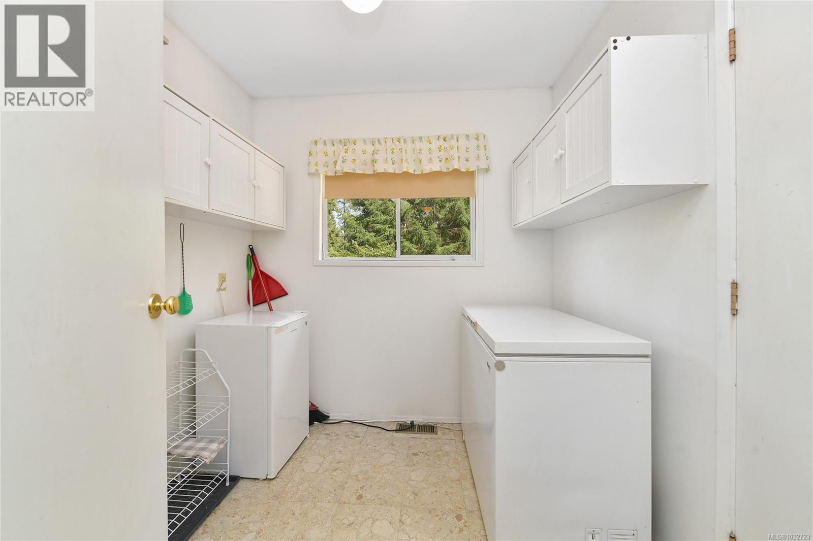 552 Club Cres - 28