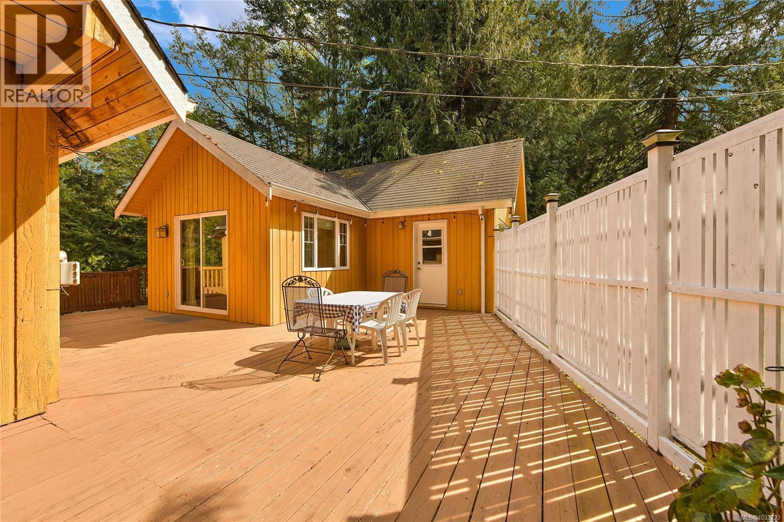552 Club Cres - 32