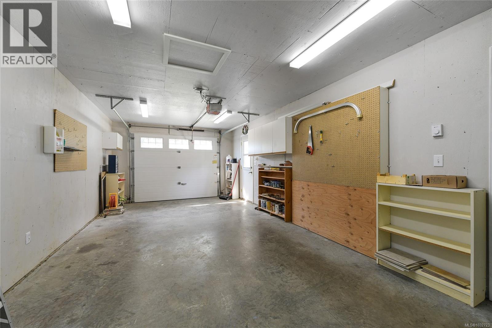 552 Club Cres - 36